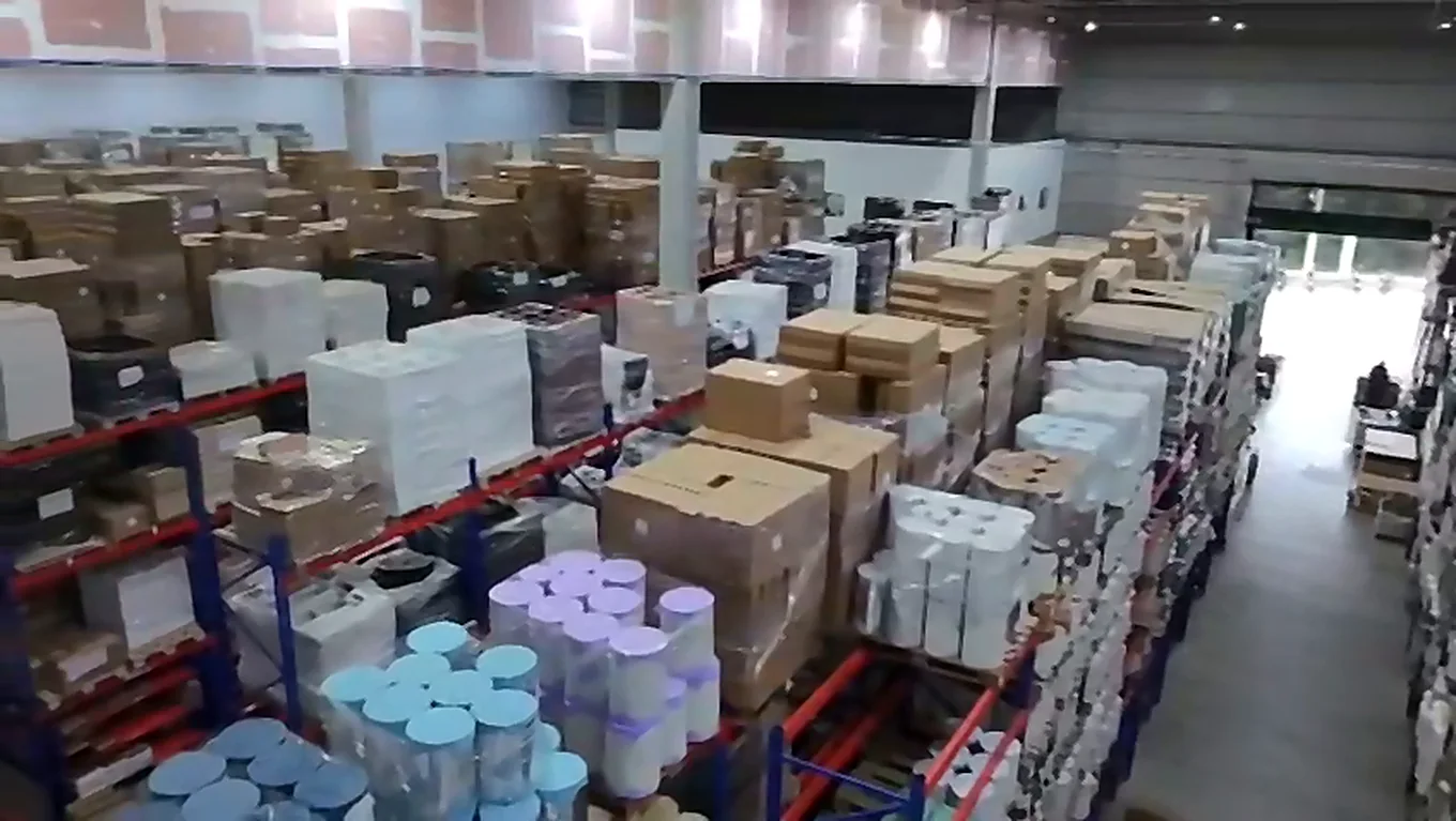 Vista interna do centro de distribuição do Grupo Kairós em Itatiba, com estrutura porta-pallet ocupada